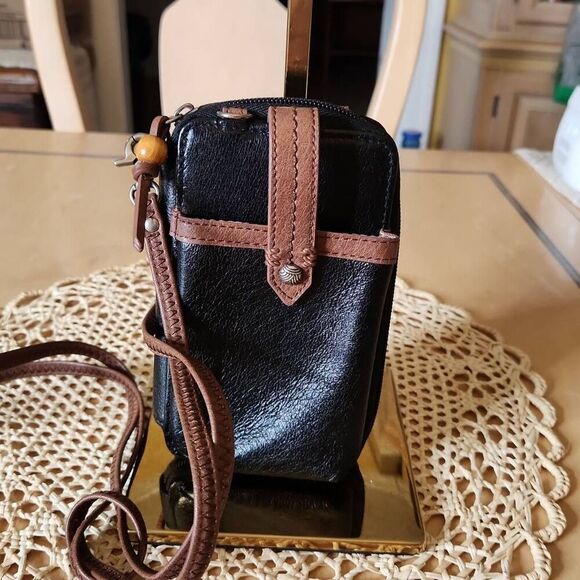 The Sak Iris North/South Smartphone crossbody wallet - Picture 2 of 3